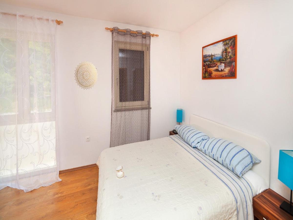 Apartments Barbara Brseč エクステリア 写真