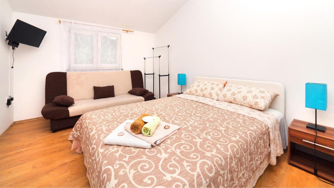 Apartments Barbara Brseč エクステリア 写真