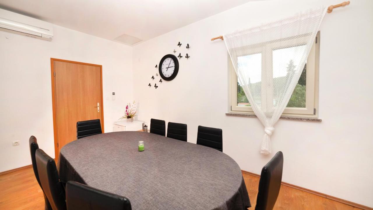 Apartments Barbara Brseč エクステリア 写真
