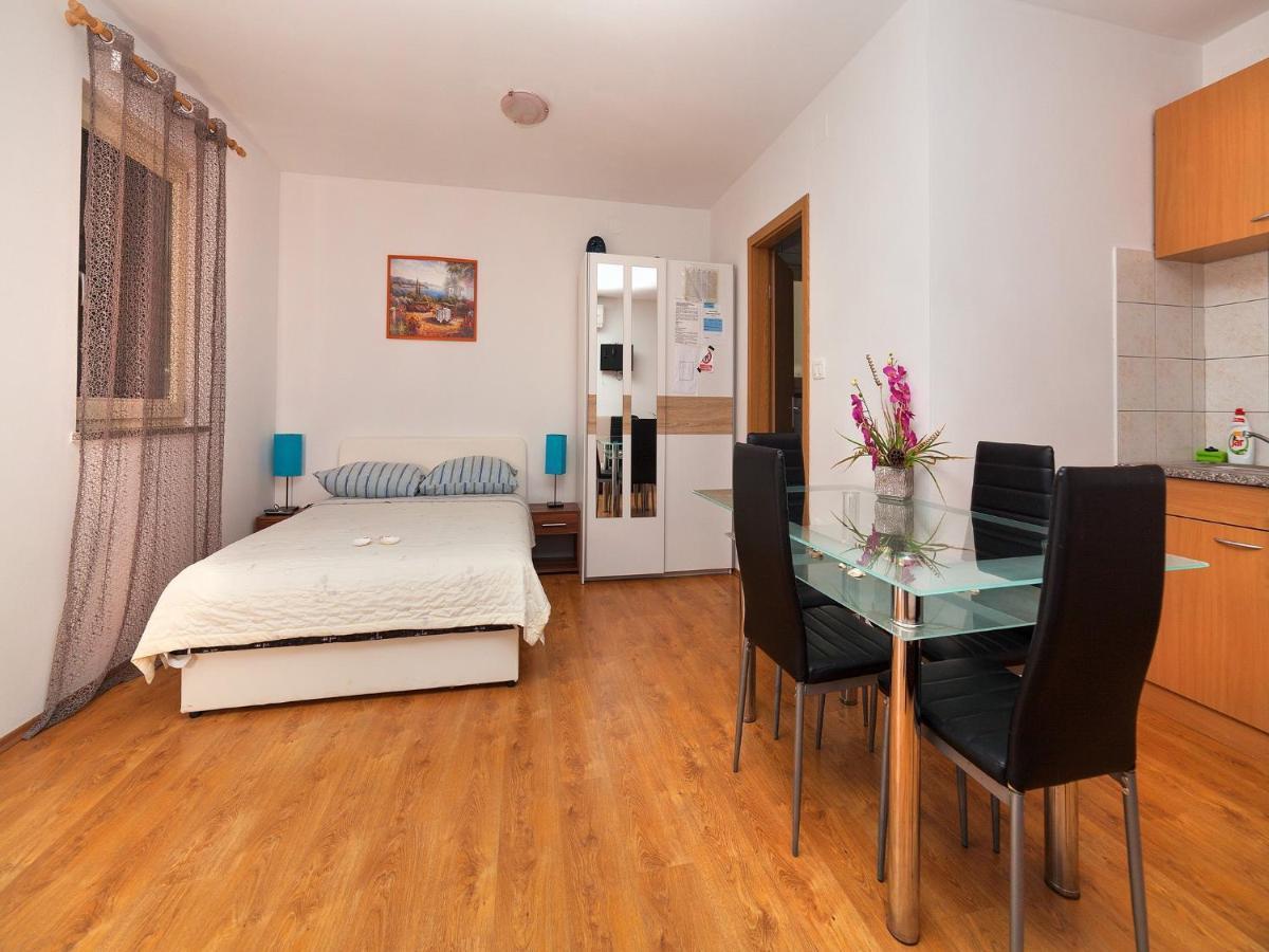 Apartments Barbara Brseč エクステリア 写真