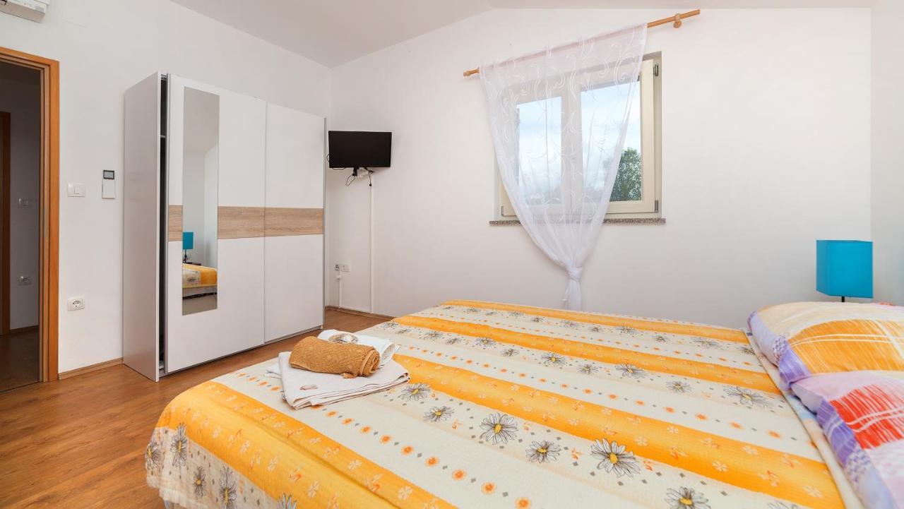 Apartments Barbara Brseč エクステリア 写真